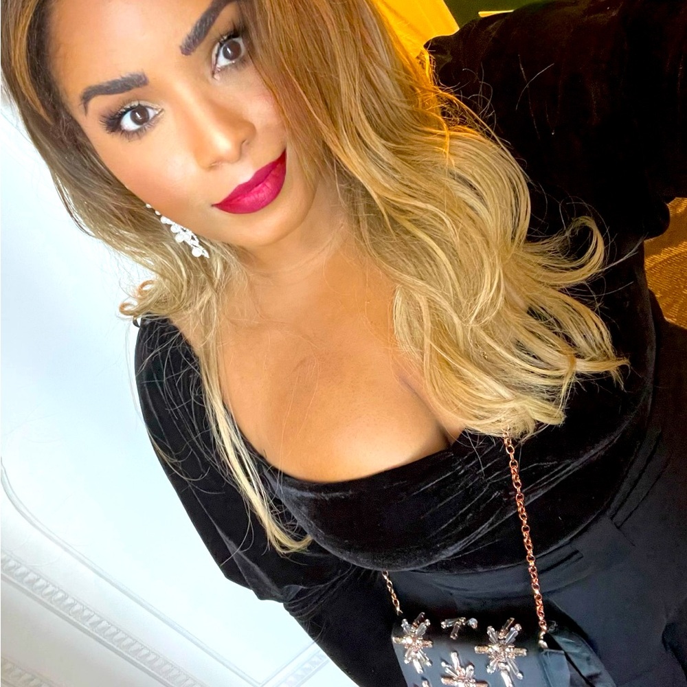 Meet your Posher, Diona